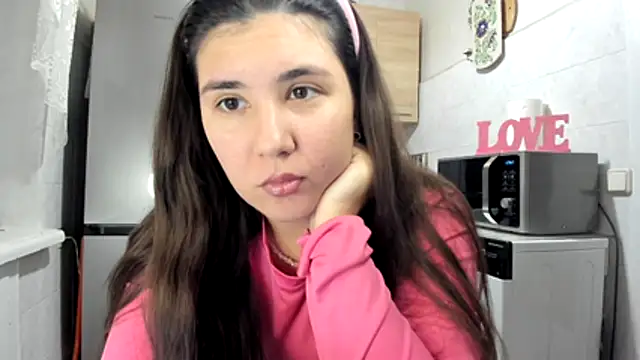 Snapshot of MiaMarrone chatting on November 25, 2025, 3:45 pm MiaMarrone online show from November 25, 2025, 3:45 pm