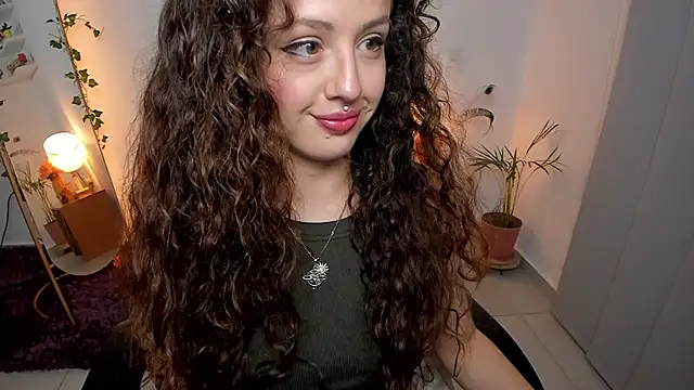 Snapshot of Cassandra_Caiin chatting on June 25, 2026, 12:10 am Cassandra Caiin online show from June 25, 2026, 12:10 am