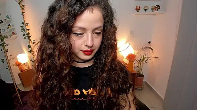 Snapshot of Cassandra_Caiin chatting on July 5, 2026, 4:52 am Cassandra Caiin online show from July 5, 2026, 4:52 am