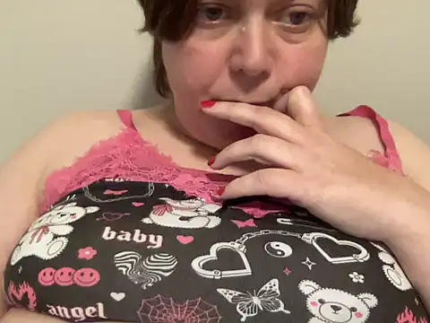 Snapshot of ParisNova chatting on December 8, 2024, 7:54 pm ParisNova online show from December 8, 2024, 7:54 pm