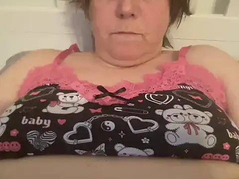 Snapshot of ParisNova chatting on December 24, 2024, 8:38 pm ParisNova online show from December 24, 2024, 8:38 pm