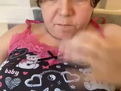 Snapshot of ParisNova chatting on December 31, 2024, 5:29 pm ParisNova online show from December 31, 2024, 5:29 pm