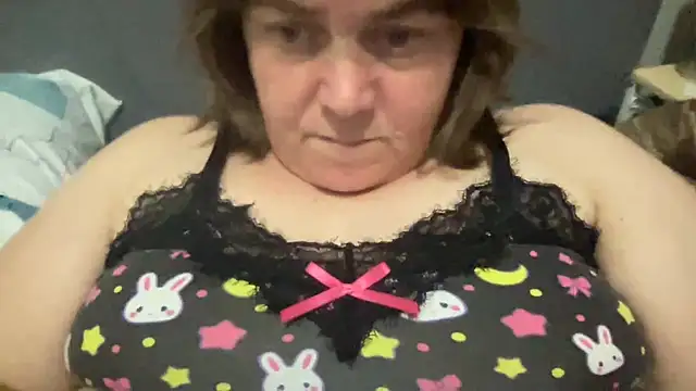 Snapshot of ParisNova chatting on October 6, 2025, 10:40 pm ParisNova online show from October 6, 2025, 10:40 pm