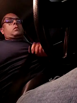 chicoguapo8 online show from November 5, 2025, 2:44 am