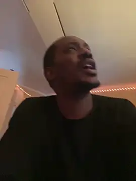 Snapshot of Makeyoucumallover chatting on March 4, 2026, 10:27 pm Makeyoucumallover online show from March 4, 2026, 10:27 pm