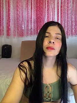 Estefani 32 online show from March 18, 2026, 7:17 pm