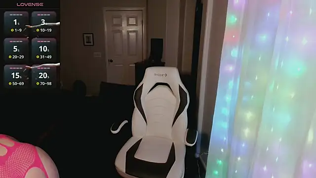 britteebee online show from November 25, 2025, 9:09 am