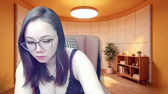 Snapshot of Giuliam chatting on April 13, 2026, 12:49 am Giuliam online show from April 13, 2026, 12:49 am