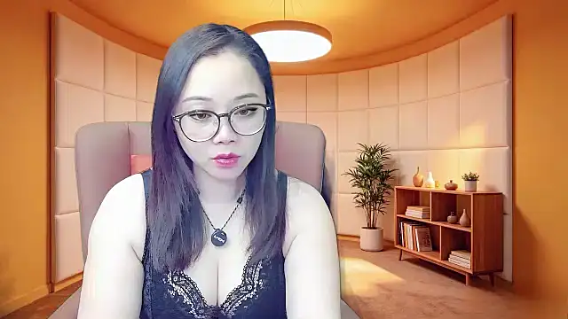 Snapshot of Giuliam chatting on April 19, 2026, 6:56 am Giuliam online show from April 19, 2026, 6:56 am