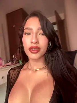 Snapshot of DulceLenns chatting on November 7, 2025, 6:19 pm DulceLenns online show from November 7, 2025, 6:19 pm