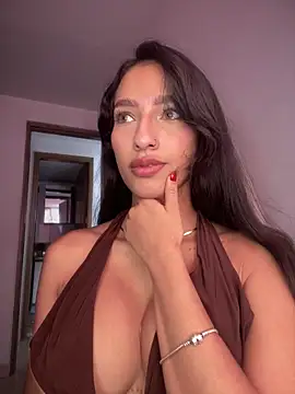 Snapshot of DulceLenns chatting on November 12, 2025, 6:30 pm DulceLenns online show from November 12, 2025, 6:30 pm