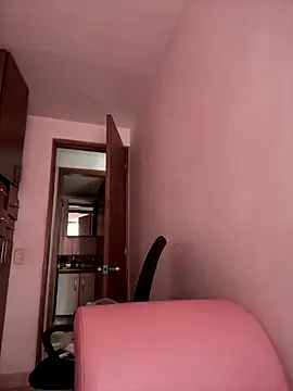 Snapshot of DulceLenns chatting on November 21, 2025, 7:12 pm DulceLenns online show from November 21, 2025, 7:12 pm