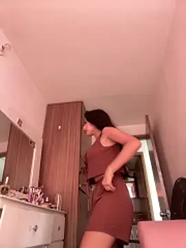 Snapshot of DulceLenns chatting on December 4, 2025, 6:16 pm DulceLenns online show from December 4, 2025, 6:16 pm