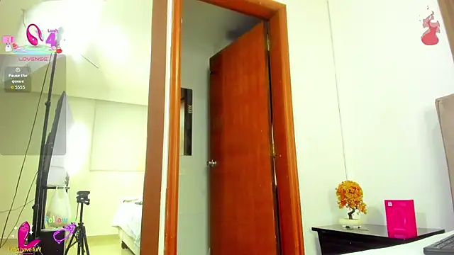 CristinSexy online show from November 25, 2025, 10:48 am