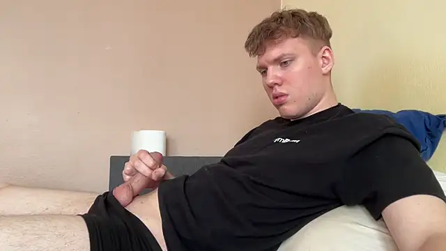 Snapshot of sexybooii6968 chatting on February 12, 2026, 1:28 pm sexybooii6968 online show from February 12, 2026, 1:28 pm