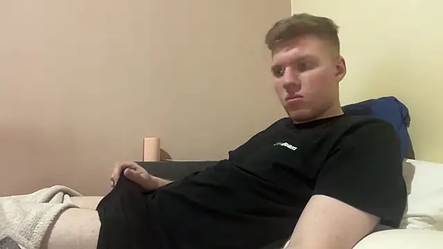 sexybooii6968 online show from April 6, 2026, 8:21 pm