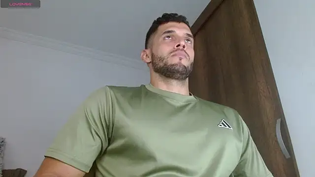 Noah jhonsonn online show from September 29, 2025, 9:52 pm