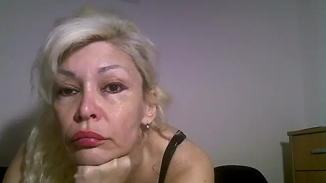 EvaaMina online show from April 24, 2026, 1:35 pm