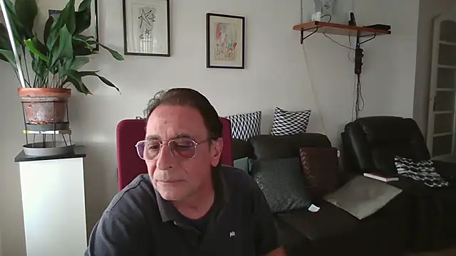 Snapshot of HETEREOMAN chatting on October 19, 2025, 4:07 pm HETEREOMAN online show from October 19, 2025, 4:07 pm