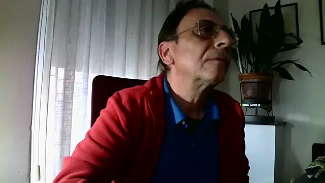 Snapshot of HETEREOMAN chatting on November 9, 2025, 3:54 pm HETEREOMAN online show from November 9, 2025, 3:54 pm