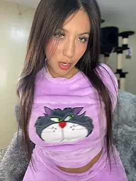 Snapshot of MiaJones21 chatting on October 24, 2025, 12:19 am MiaJones21 online show from October 24, 2025, 12:19 am