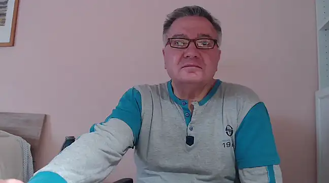 Snapshot of YOU6me chatting on January 31, 2025, 9:59 am YOU6me online show from January 31, 2025, 9:59 am