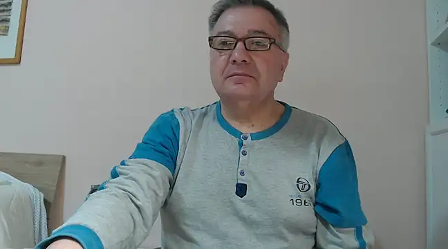 Snapshot of YOU6me chatting on January 31, 2025, 5:53 pm YOU6me online show from January 31, 2025, 5:53 pm