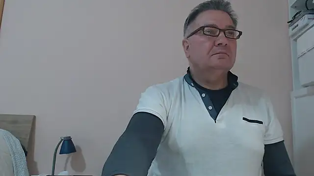 Snapshot of YOU6me chatting on February 19, 2025, 10:23 am YOU6me online show from February 19, 2025, 10:23 am