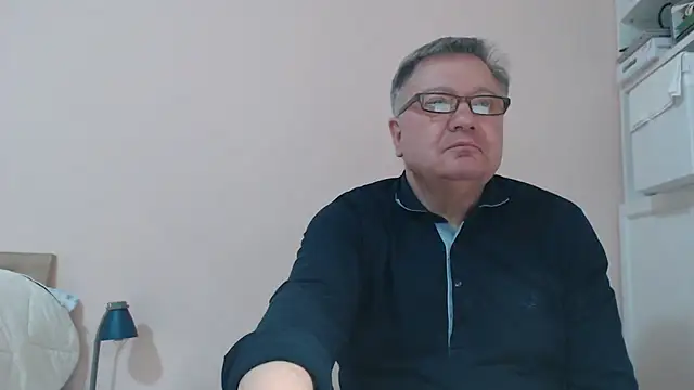 Snapshot of YOU6me chatting on March 3, 2025, 5:50 pm YOU6me online show from March 3, 2025, 5:50 pm