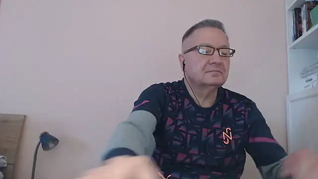 Snapshot of YOU6me chatting on October 11, 2025, 1:20 pm YOU6me online show from October 11, 2025, 1:20 pm