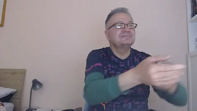 Snapshot of YOU6me chatting on October 28, 2025, 4:31 pm YOU6me online show from October 28, 2025, 4:31 pm