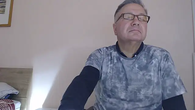 Snapshot of YOU6me chatting on November 7, 2025, 3:34 pm YOU6me online show from November 7, 2025, 3:34 pm