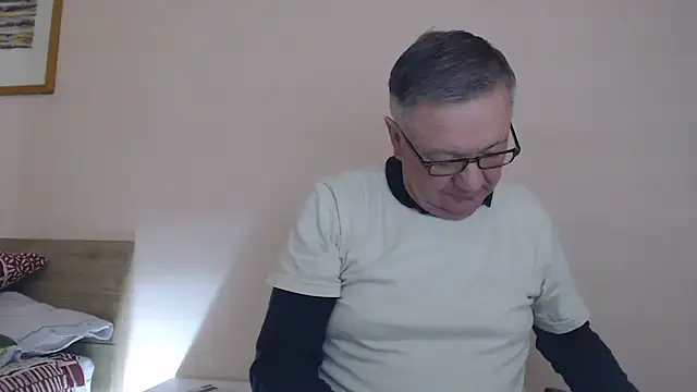 Snapshot of YOU6me chatting on November 8, 2025, 4:40 pm YOU6me online show from November 8, 2025, 4:40 pm