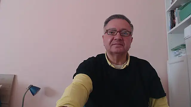 Snapshot of YOU6me chatting on November 13, 2025, 8:46 am YOU6me online show from November 13, 2025, 8:46 am