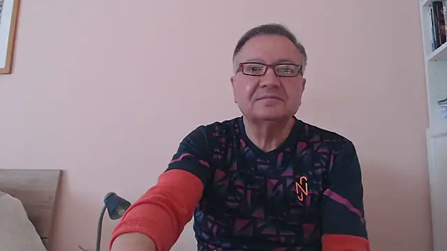 Snapshot of YOU6me chatting on November 20, 2025, 10:37 am YOU6me online show from November 20, 2025, 10:37 am