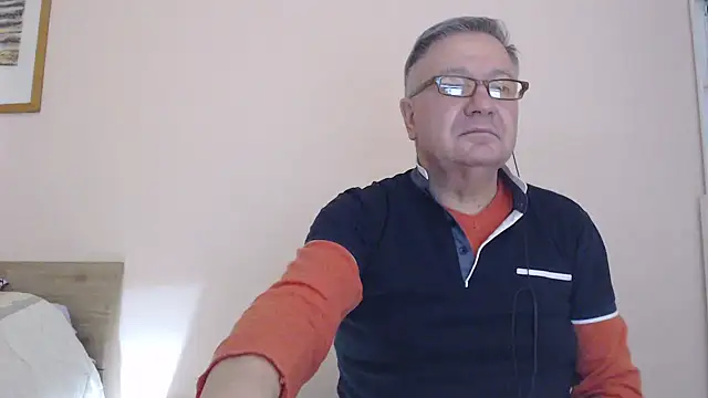 Snapshot of YOU6me chatting on November 21, 2025, 5:22 pm YOU6me online show from November 21, 2025, 5:22 pm