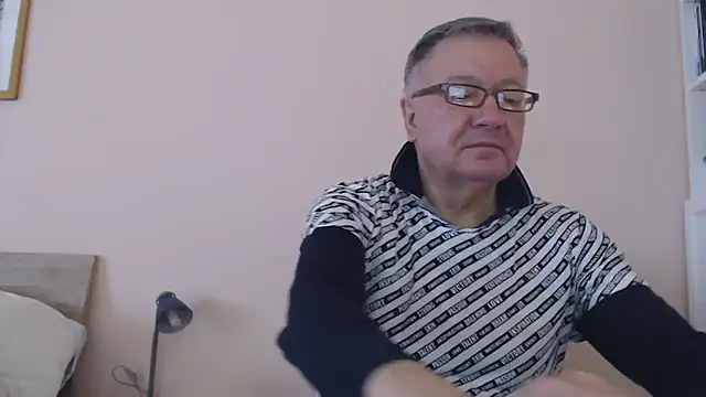 Snapshot of YOU6me chatting on November 25, 2025, 8:58 am YOU6me online show from November 25, 2025, 8:58 am