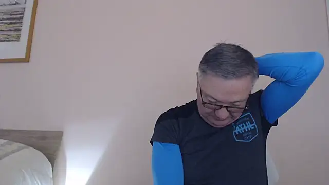 Snapshot of YOU6me chatting on November 27, 2025, 2:41 pm YOU6me online show from November 27, 2025, 2:41 pm