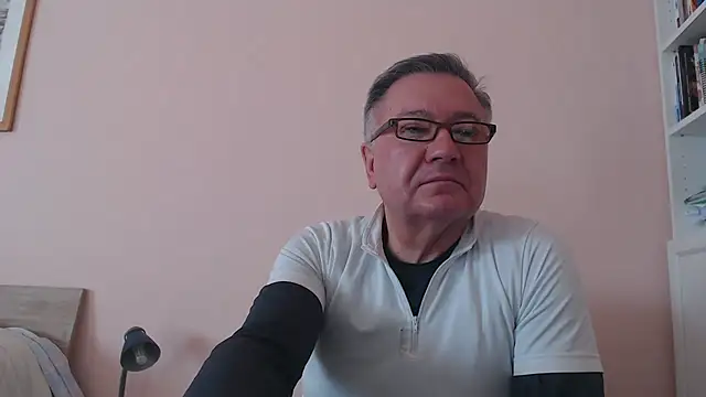 Snapshot of YOU6me chatting on November 30, 2025, 8:51 am YOU6me online show from November 30, 2025, 8:51 am