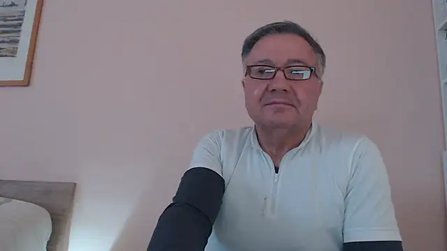 Snapshot of YOU6me chatting on December 1, 2025, 2:11 pm YOU6me online show from December 1, 2025, 2:11 pm