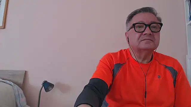 Snapshot of YOU6me chatting on December 15, 2025, 10:19 am YOU6me online show from December 15, 2025, 10:19 am