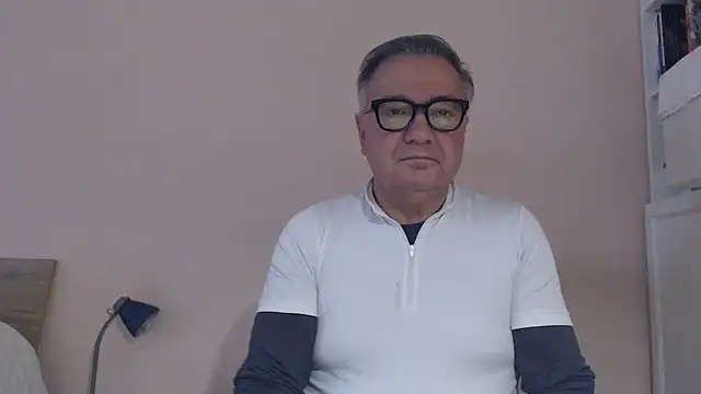 Snapshot of YOU6me chatting on December 16, 2025, 2:00 pm YOU6me online show from December 16, 2025, 2:00 pm