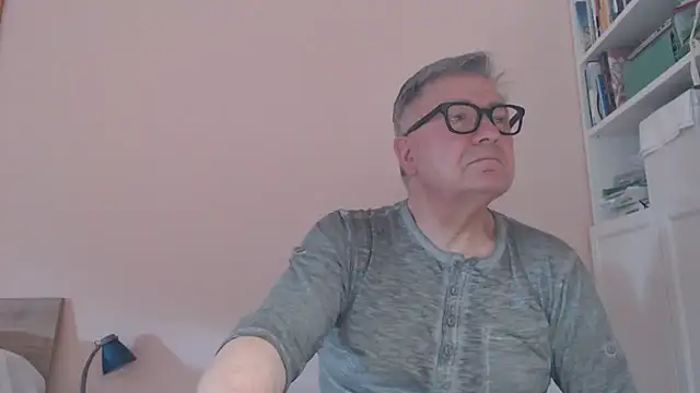 Snapshot of YOU6me chatting on June 23, 2026, 6:33 am YOU6me online show from June 23, 2026, 6:33 am