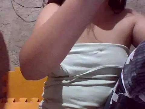 Snapshot of Beatrice143 chatting on October 16, 2025, 9:16 pm Beatrice143 online show from October 16, 2025, 9:16 pm