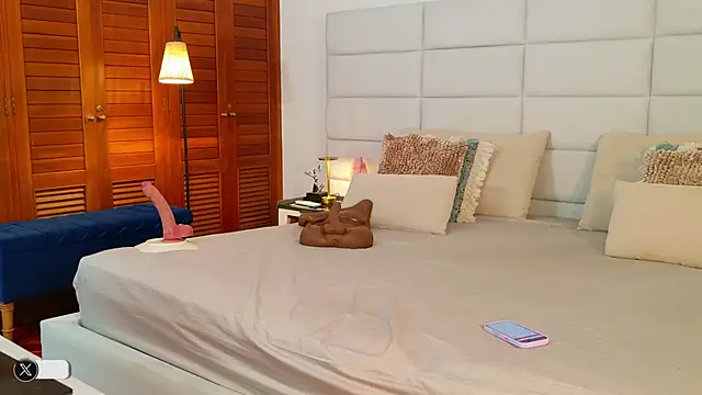 lissetlong69 online show from December 21, 2025, 1:24 am