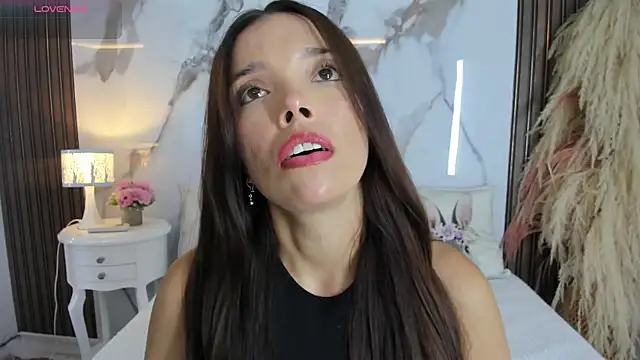 hannahill69 online show from March 4, 2026, 4:40 am