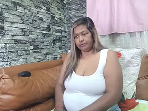 Mammabear 4u online show from July 28, 2026, 6:20 pm