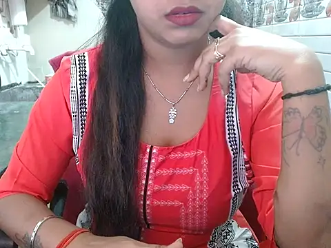 LovingPihu online show from April 5, 2026, 4:42 am