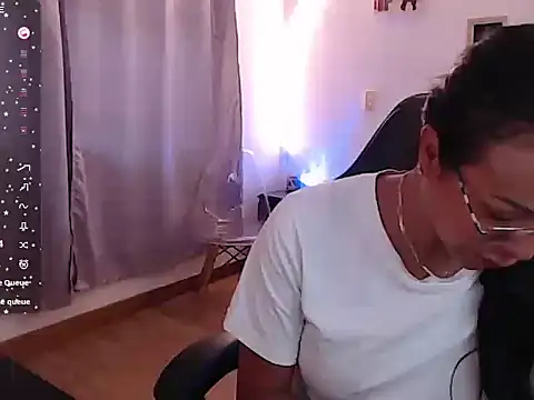 emmily castro online show from October 28, 2025, 1:03 pm