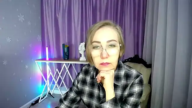 queen a n i online show from October 23, 2025, 9:52 am